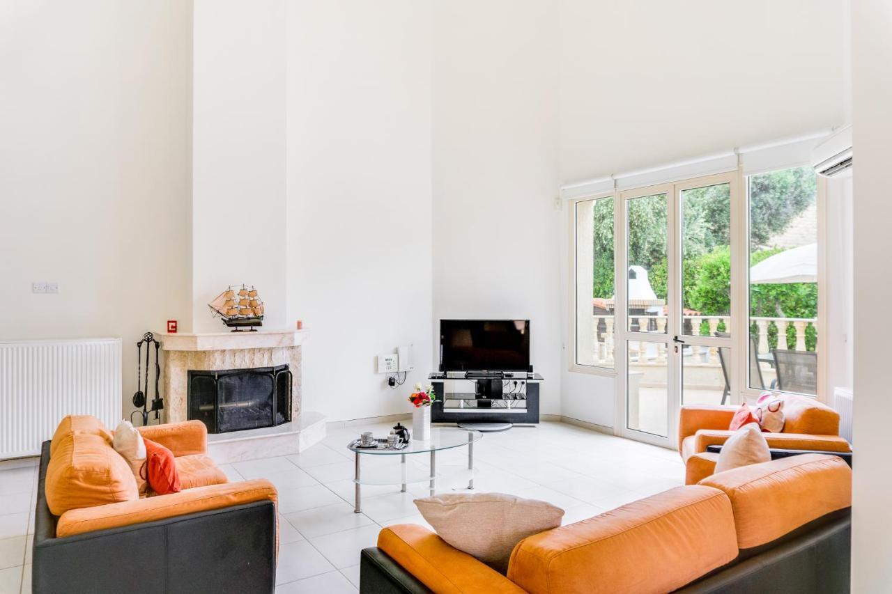 Villa Deja Blue By Ezoria Villas Kólpos tón Korallíon Eksteriør bilde