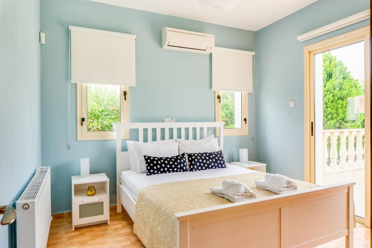 Villa Deja Blue By Ezoria Villas Kólpos tón Korallíon Eksteriør bilde