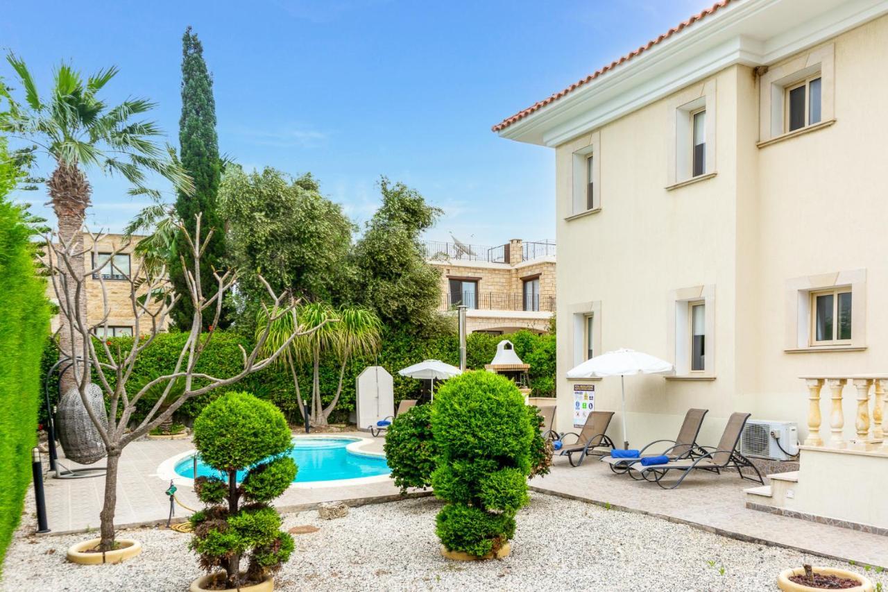Villa Deja Blue By Ezoria Villas Kólpos tón Korallíon Eksteriør bilde
