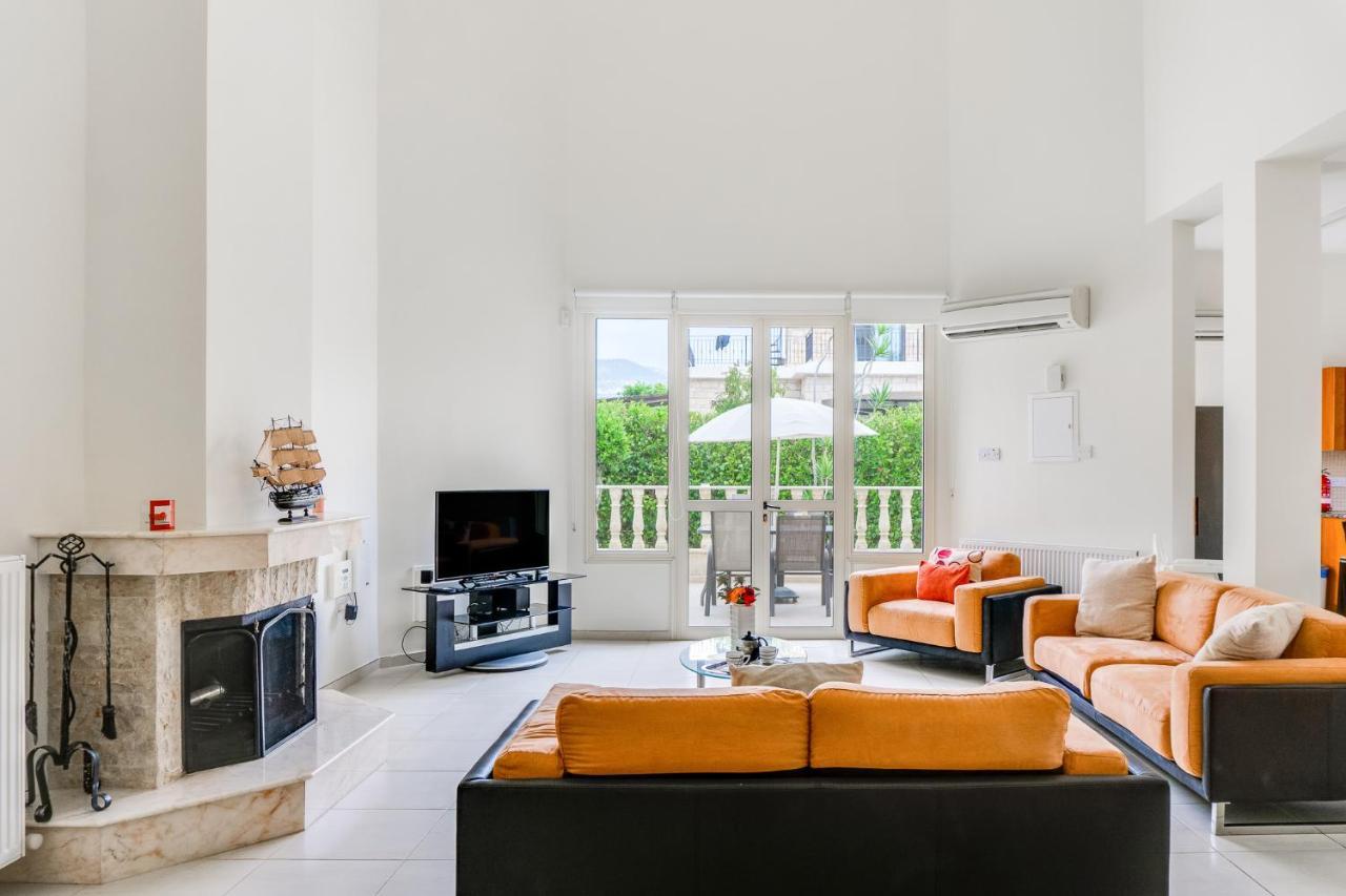 Villa Deja Blue By Ezoria Villas Kólpos tón Korallíon Eksteriør bilde