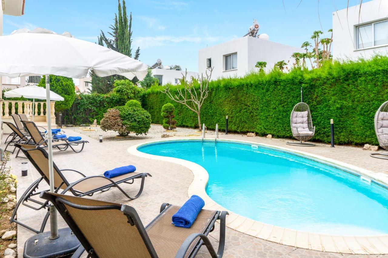 Villa Deja Blue By Ezoria Villas Kólpos tón Korallíon Eksteriør bilde