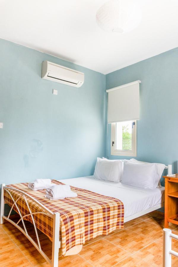 Villa Deja Blue By Ezoria Villas Kólpos tón Korallíon Eksteriør bilde