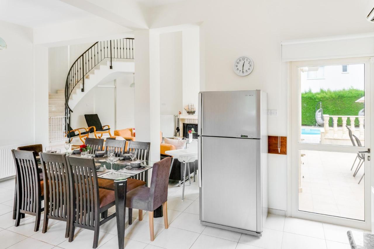 Villa Deja Blue By Ezoria Villas Kólpos tón Korallíon Eksteriør bilde