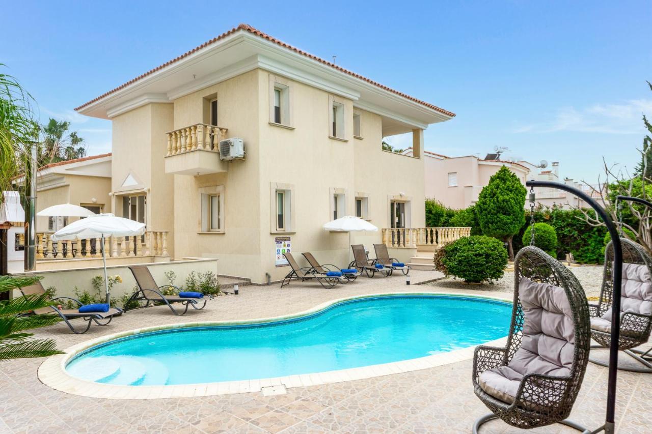 Villa Deja Blue By Ezoria Villas Kólpos tón Korallíon Eksteriør bilde