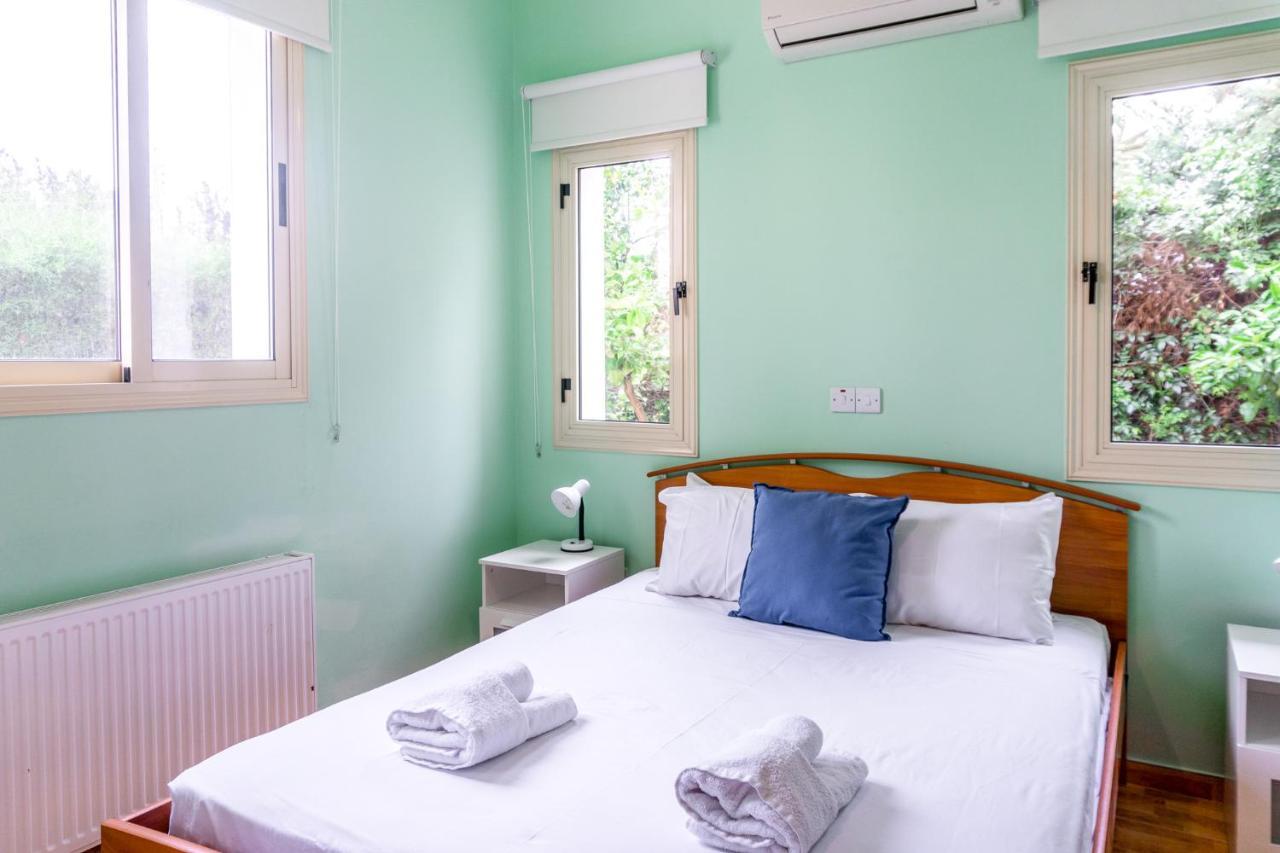Villa Deja Blue By Ezoria Villas Kólpos tón Korallíon Eksteriør bilde