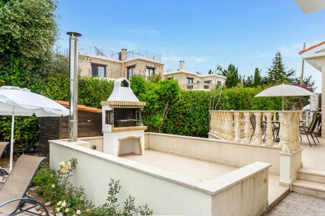 Villa Deja Blue By Ezoria Villas Kólpos tón Korallíon Eksteriør bilde