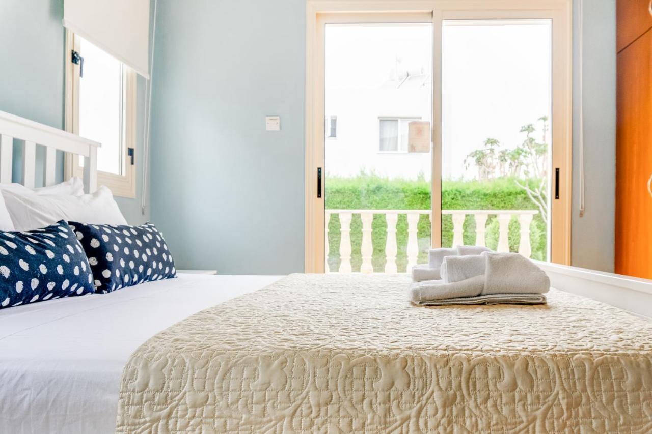 Villa Deja Blue By Ezoria Villas Kólpos tón Korallíon Eksteriør bilde