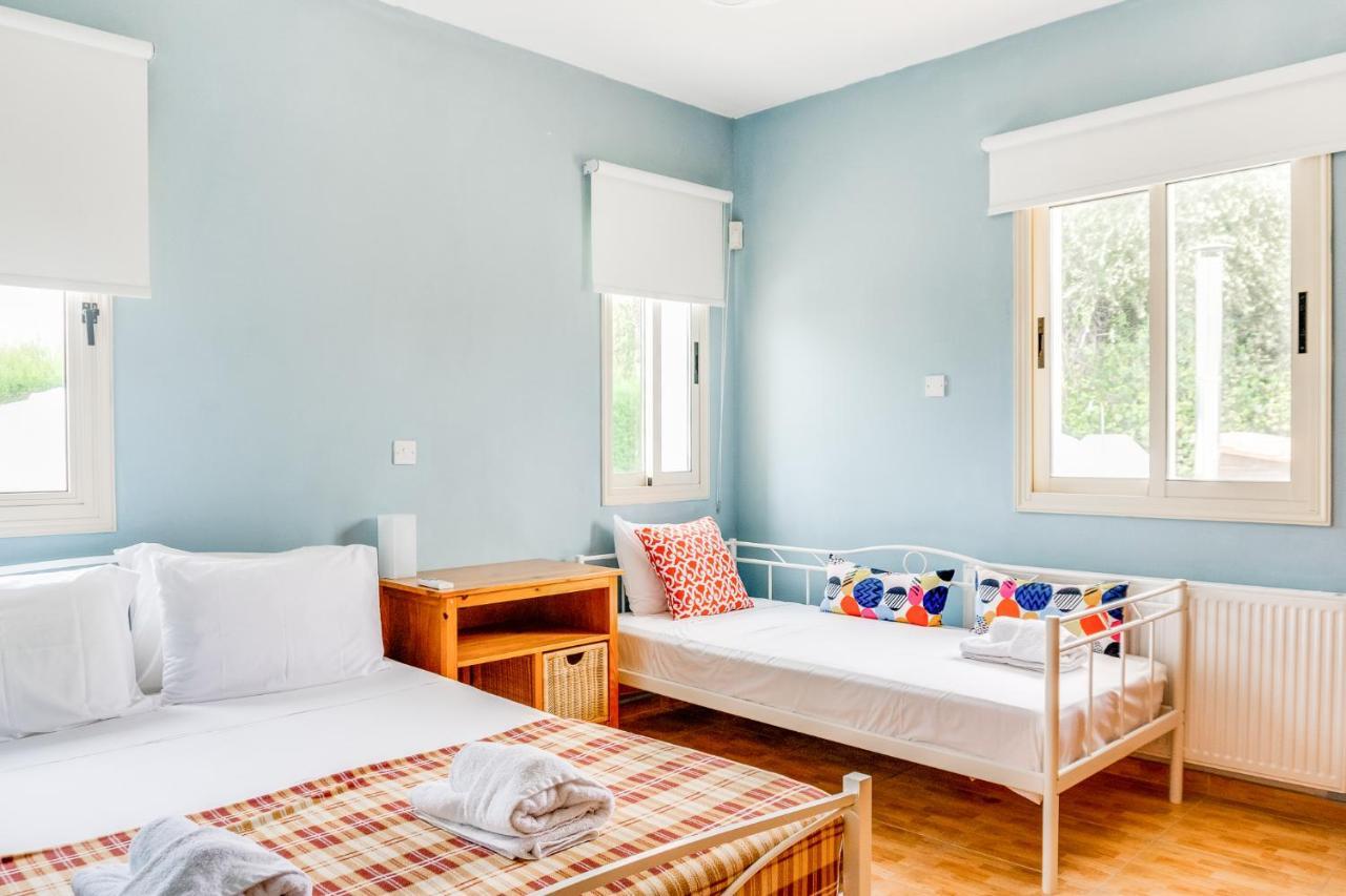 Villa Deja Blue By Ezoria Villas Kólpos tón Korallíon Eksteriør bilde